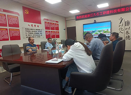 柔性石英砂貼片石發(fā)明人、浙江久石公司董事長豐新華一行赴沈陽工業(yè)大學開展深化校企合作交流